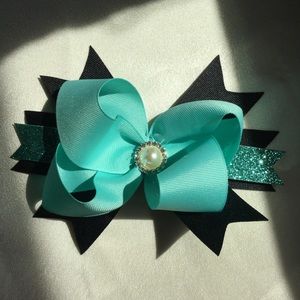 Homemade hair bow. Blue edition.